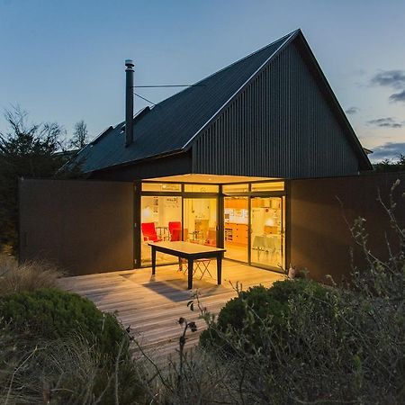 The Black House With Stunning Outdoor Bath Lake Tekapo Εξωτερικό φωτογραφία