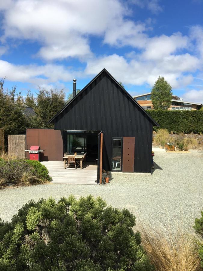 The Black House With Stunning Outdoor Bath Lake Tekapo Εξωτερικό φωτογραφία